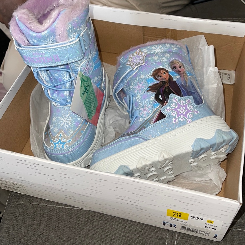 Elsa snow boots 8T brand new never worn